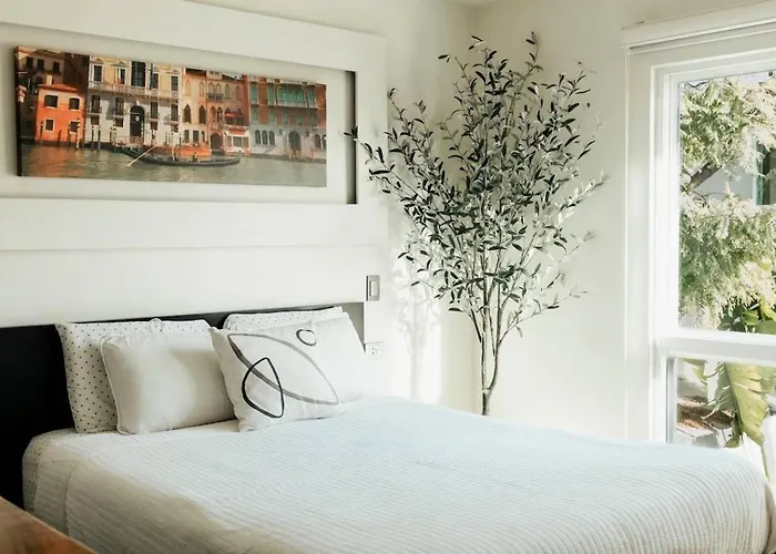 Studio 112 - Stay In Style, Stay Central